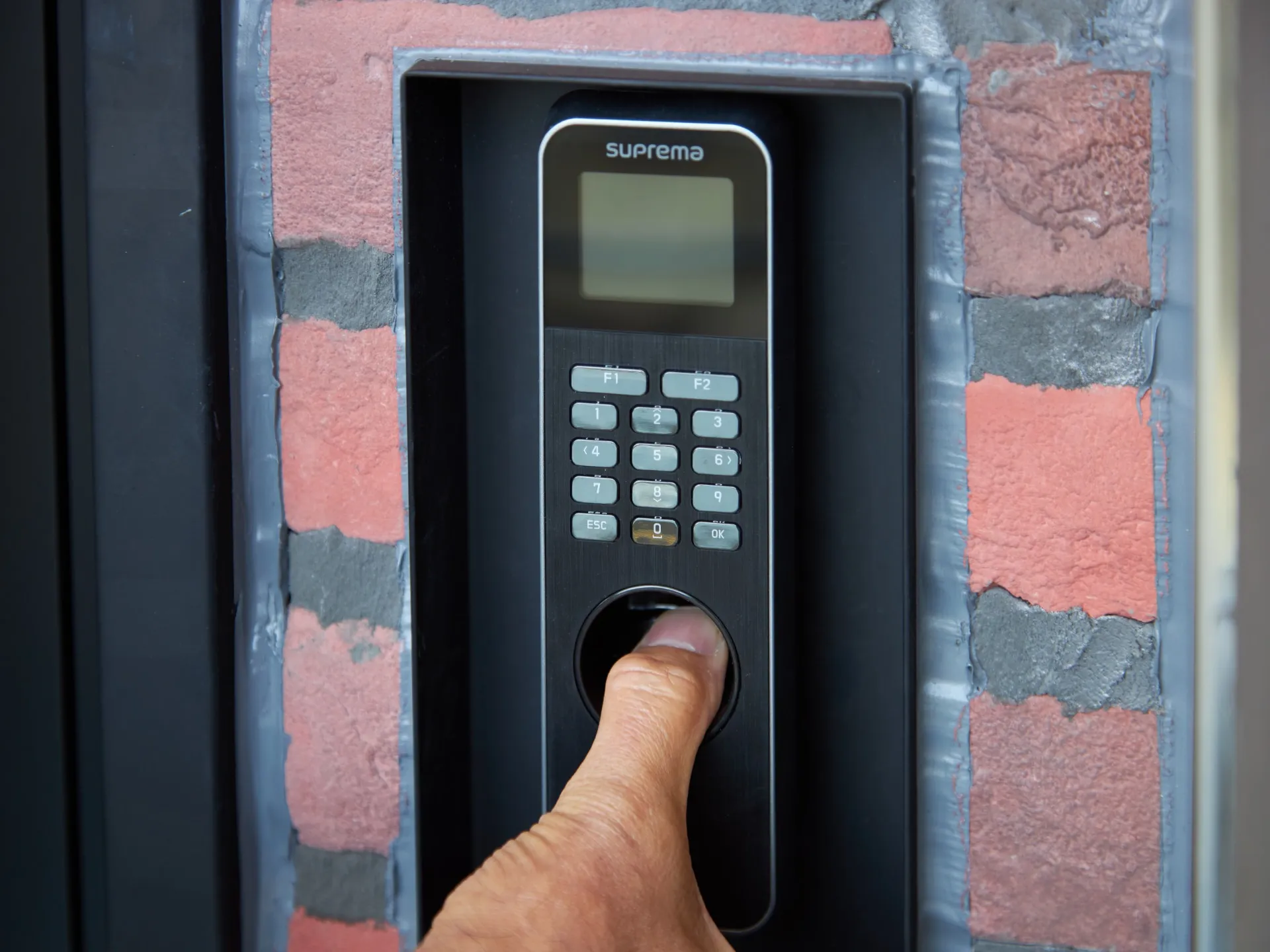 指紋認証で安心利用